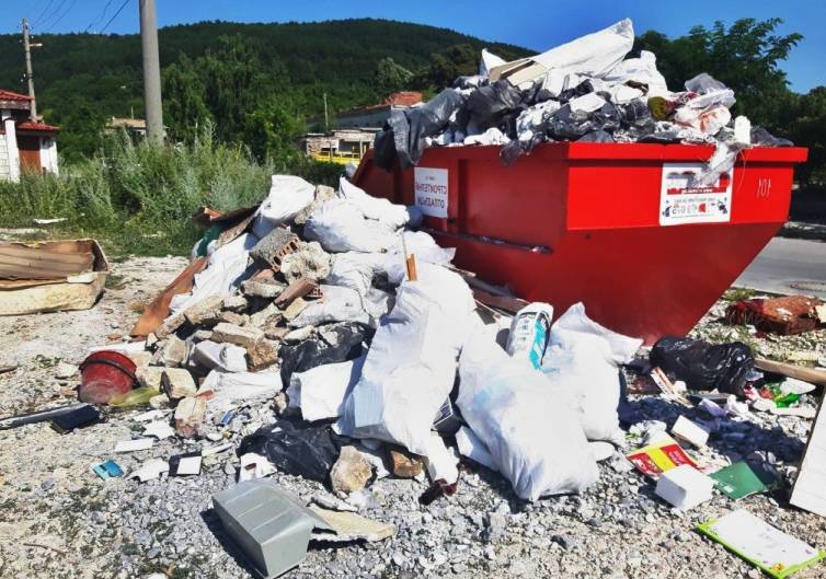 Извозване на боклуци в София