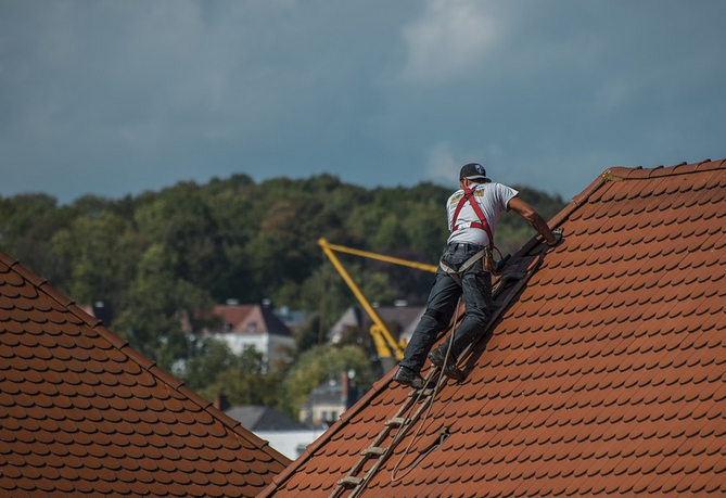 В търсене на ремонти на покриви в Бургас